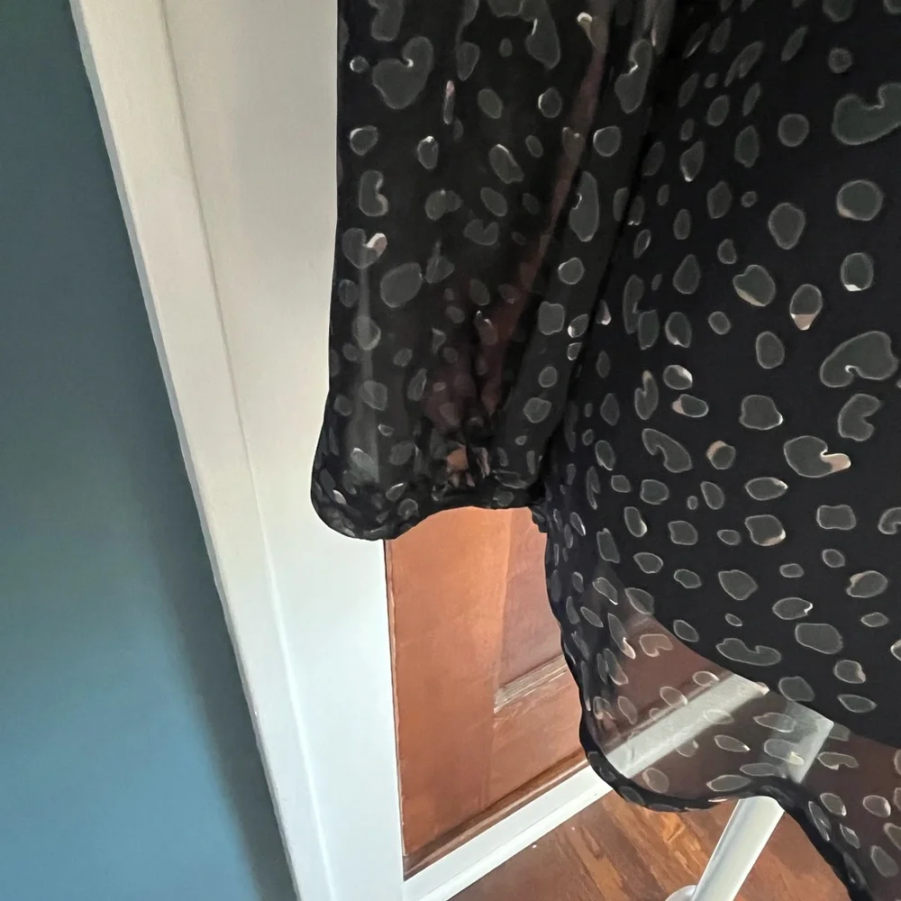 NWOT Patterned Blouse - Picture 3 of 5